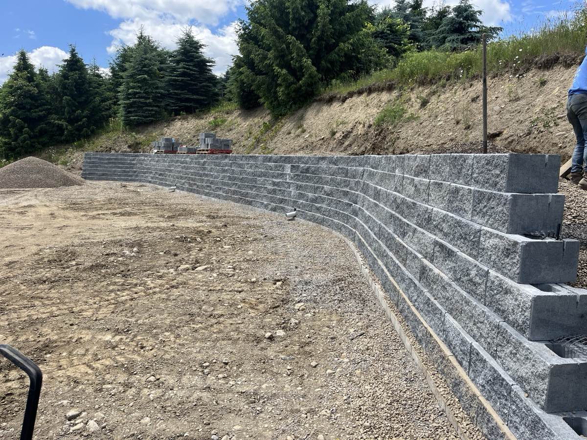 A segmental block retaining wall